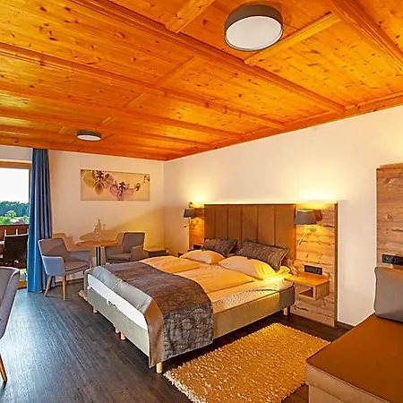 Berg Weingarten Garni 3* Rimsting